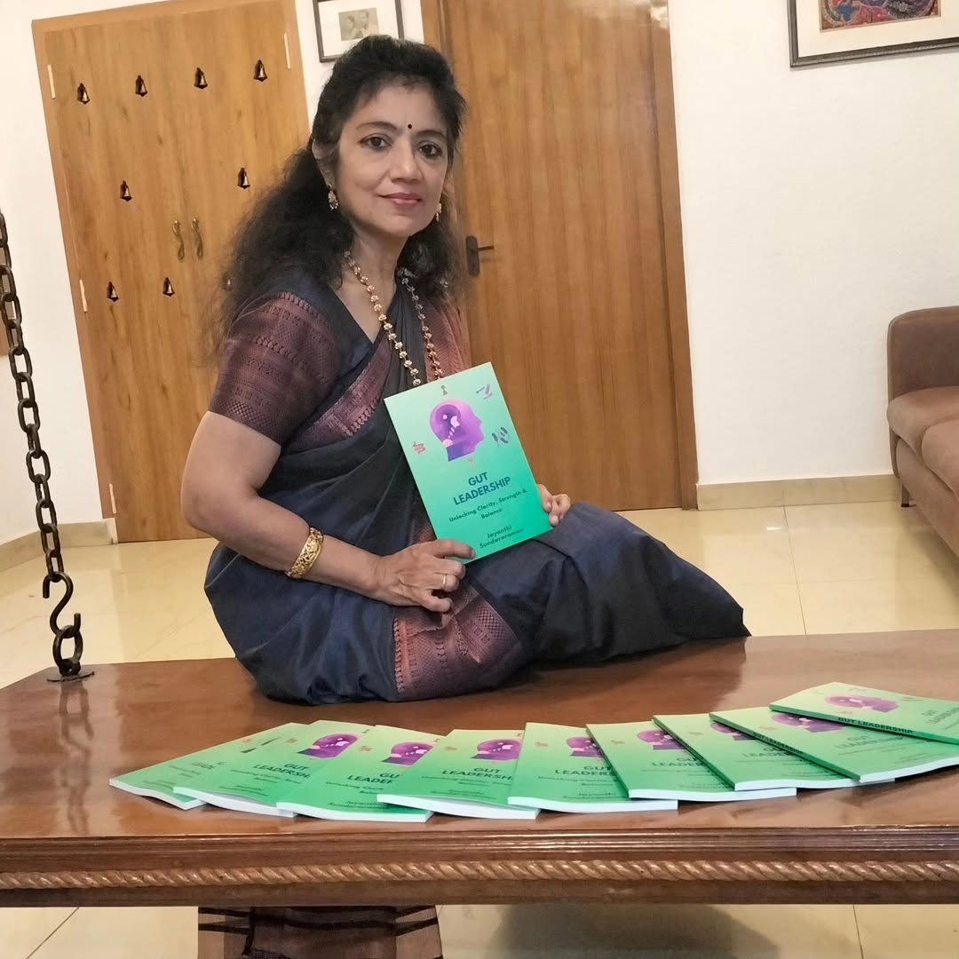 Jayanthi Sundar with the Tamil edition of Gut Leadership